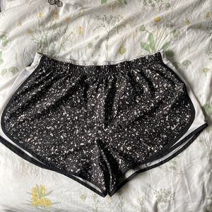 1x Nike Dri-Fit Athletic Shorts: Black/White Speckled Pattern.